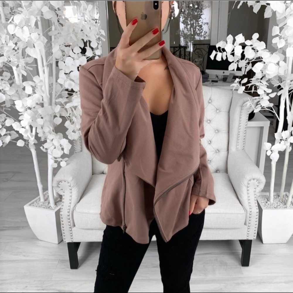 AMMELIA // in Mocha